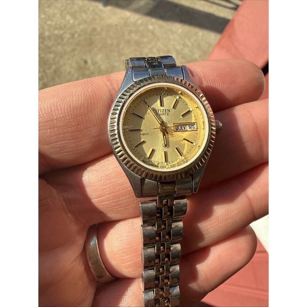Vintage Citizen CQ Quartz P-6000-R03720 Day Date 2-Tone Gold Dial Watch AS-IS